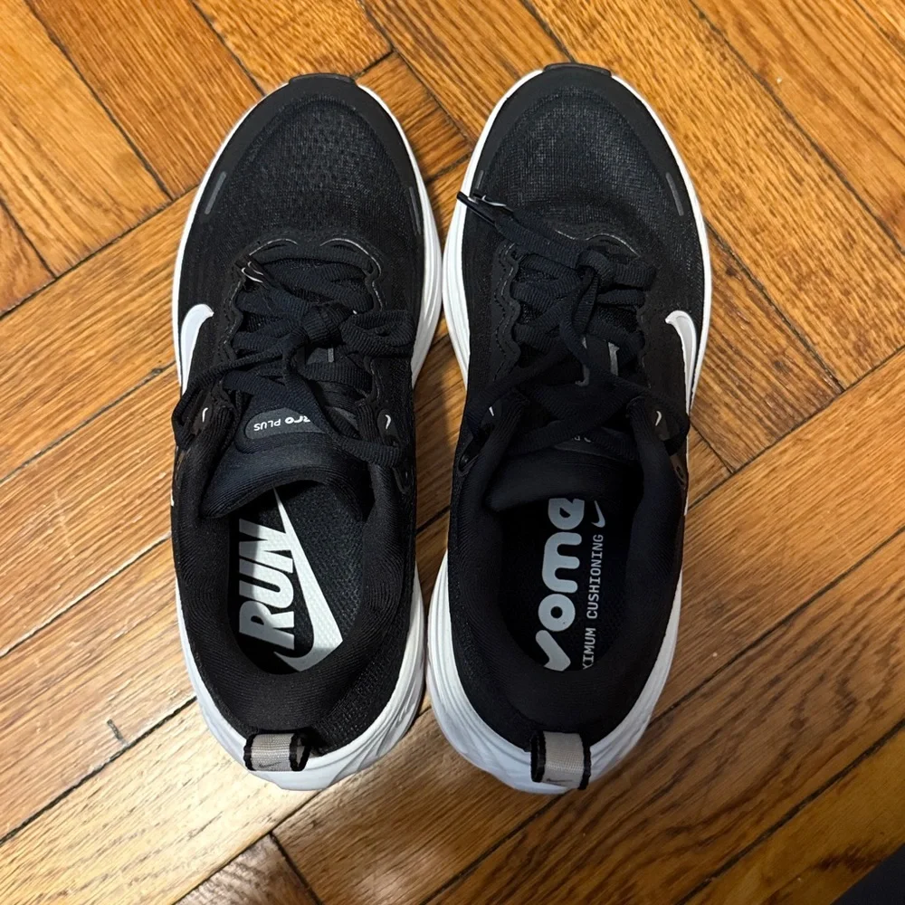 Nike Vomero ZoomX Running Shoes - Picture 4 of 5